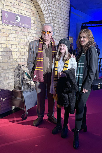 Michael und Karin Brandner mit Enkelin Matilda Palmas @ "Harry Potter - Die Ausstellung" in der Kleinen Olympiahalle im Olympiapark (©Foto: Martin Schmitz) 